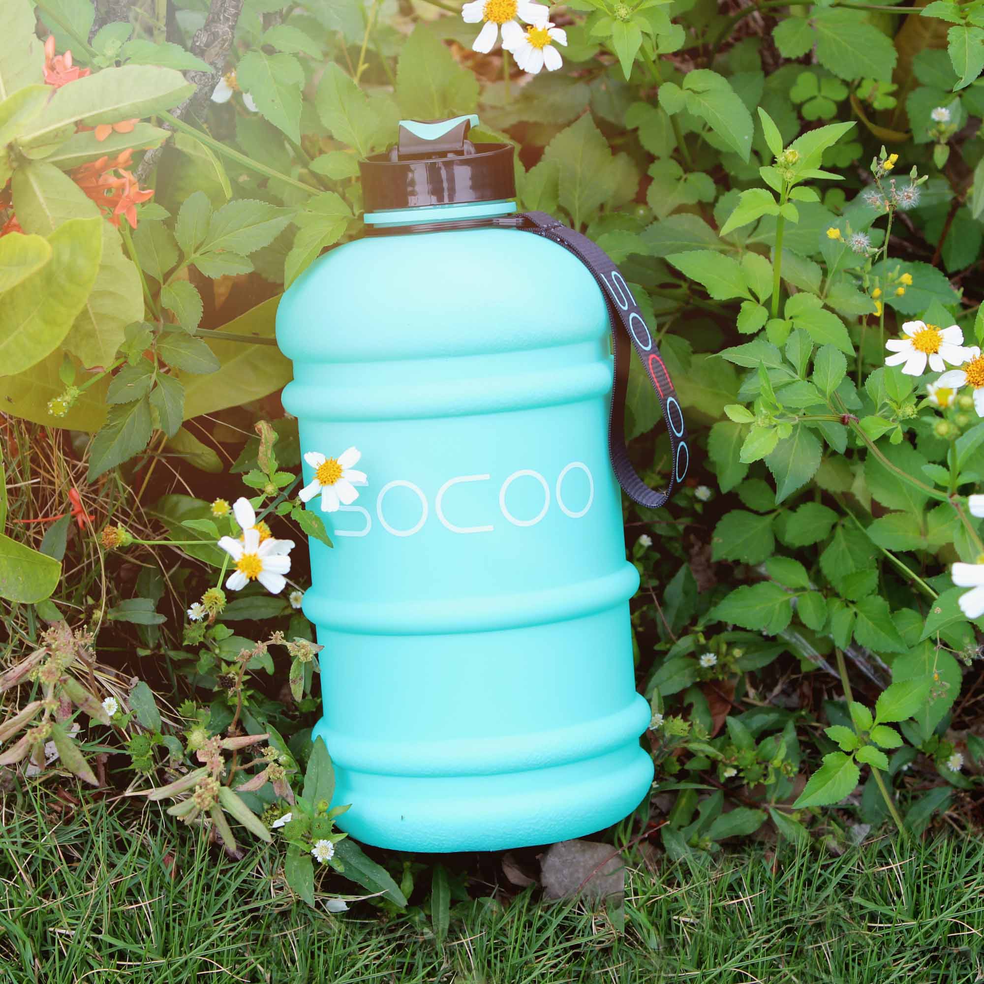 FUNUS Big Water Bottle BPA Free Half Gallon Water Bottle Hydro Jug Reusable  Water Bottle with Straw for Men Women Fitness Sport (Black, 2.2L) – SOCOO