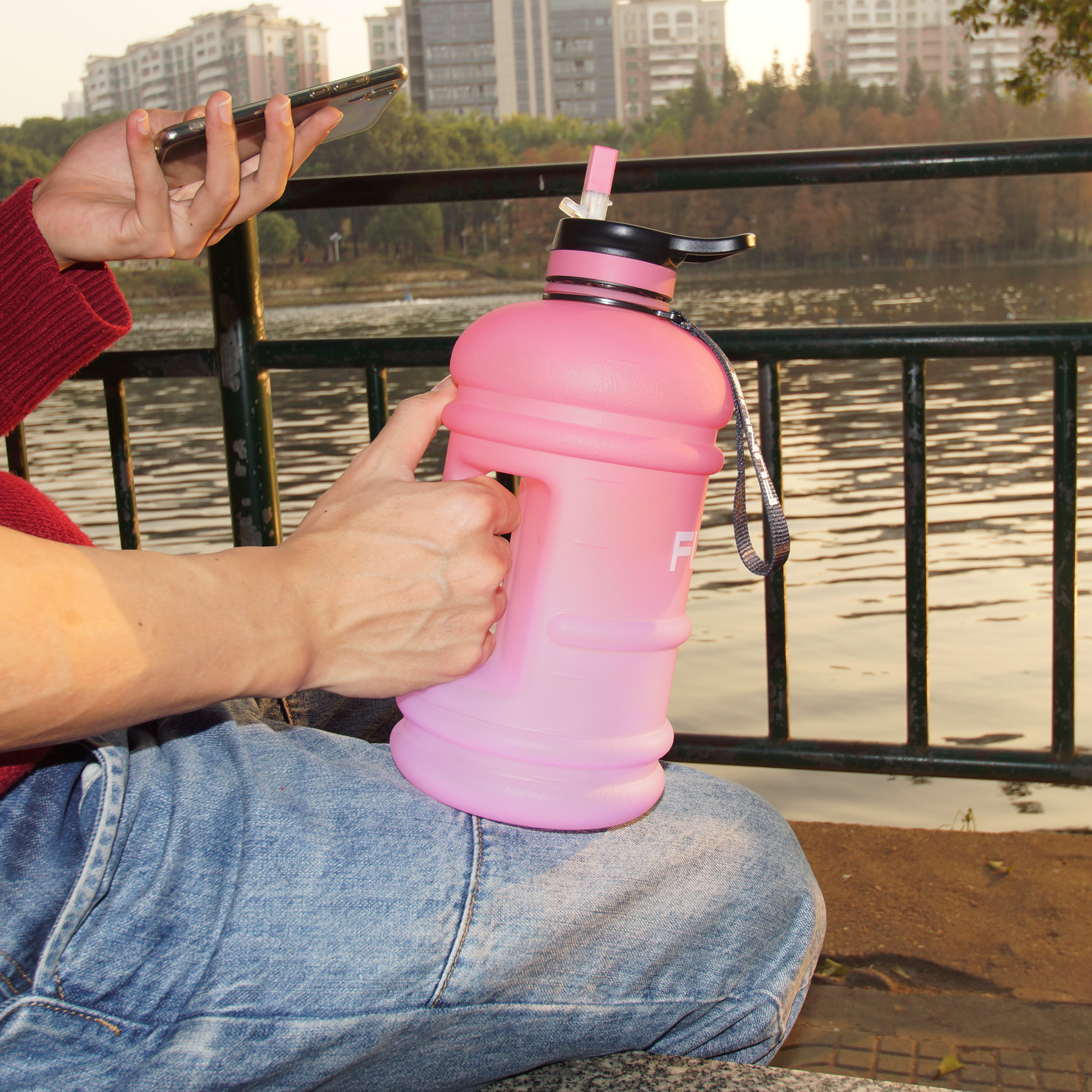 FUNUS Half Gallon Water Bottle Leakproof Big Water Jug with Storage Sl –  FUNUS WATER BOTTLE